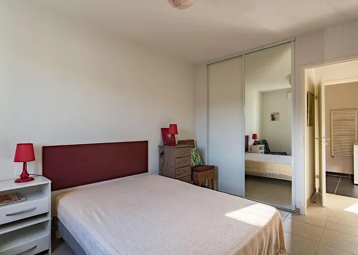 Appartement Moderne A 300M De La Plage Avec Terrasse Et Parking Securise - Fr-1-2-417